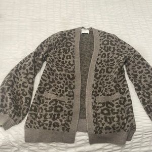 Abercrombie cheetah cardigan with pockets